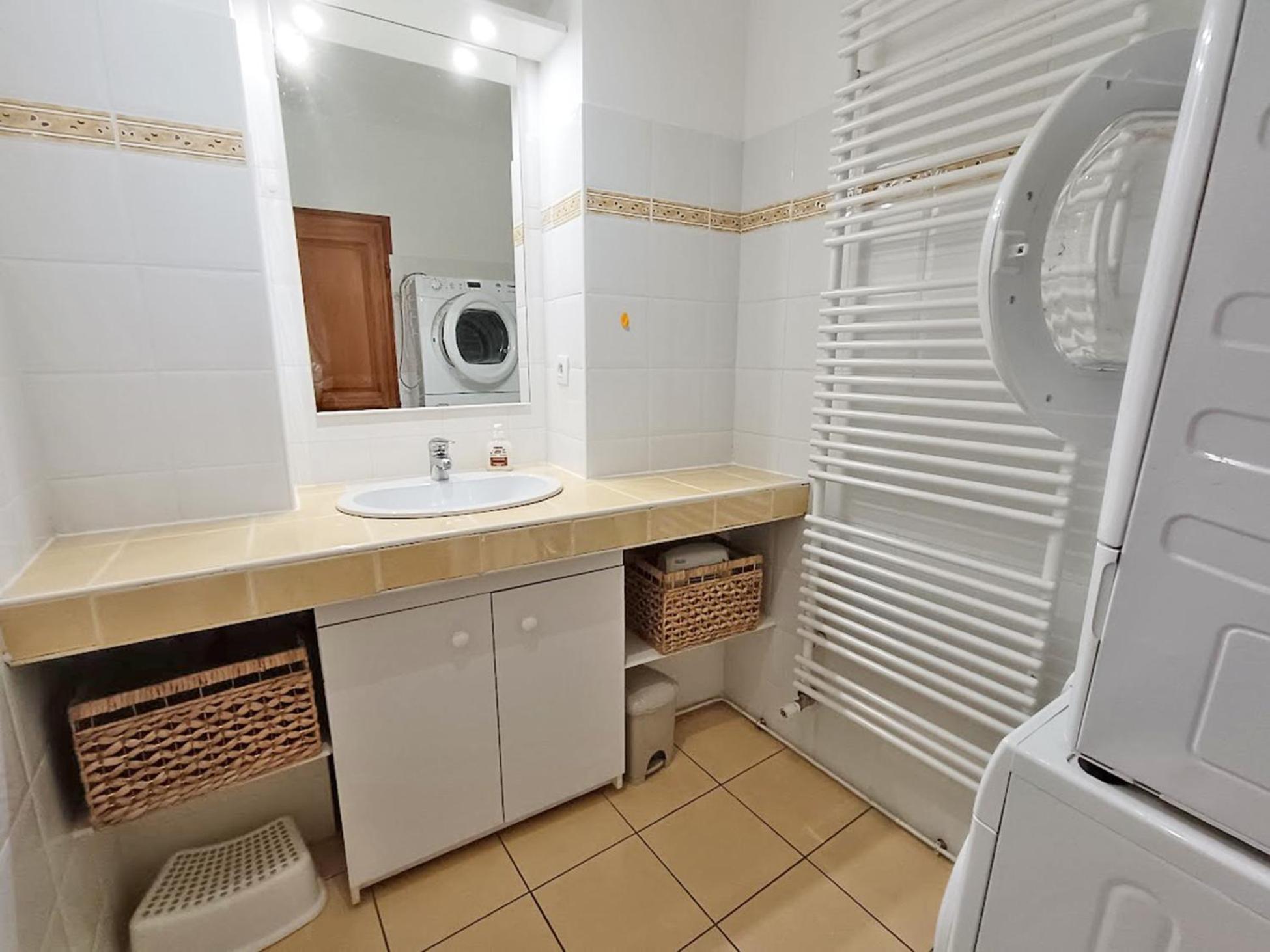 Le Petit Cerf, T3, Wifi, Cave Apartment Bagneres-de-Luchon ภายนอก รูปภาพ